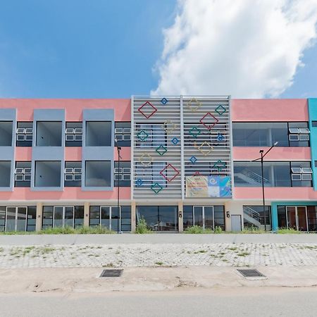 Sans Hotel Berau Square Tanjung Redep Esterno foto