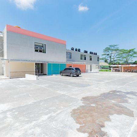 Sans Hotel Berau Square Tanjung Redep Esterno foto