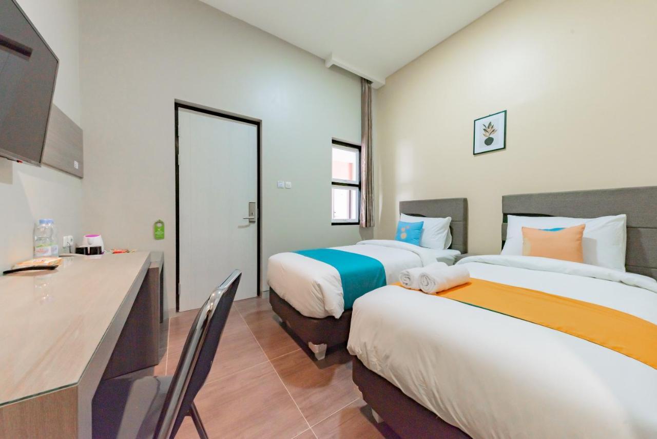 Sans Hotel Berau Square Tanjung Redep Esterno foto