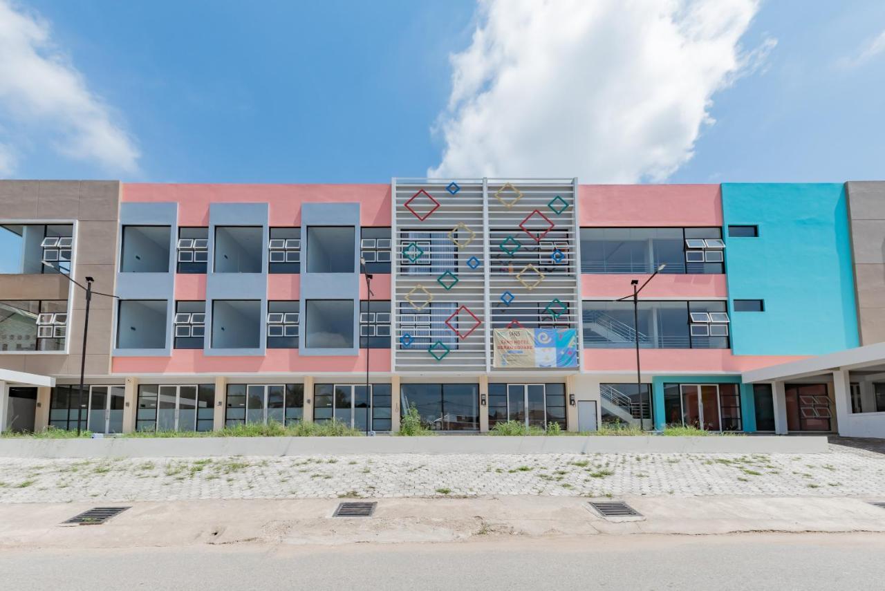 Sans Hotel Berau Square Tanjung Redep Esterno foto