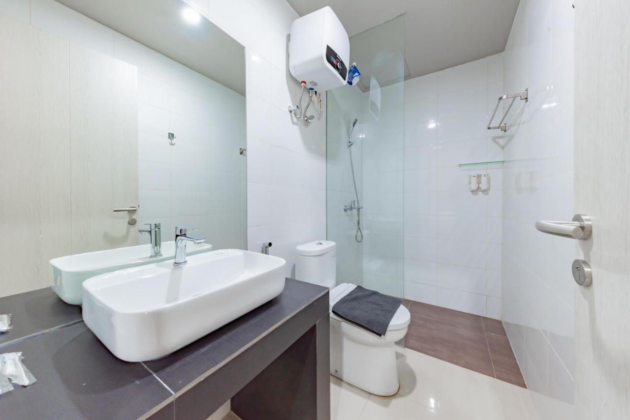 Sans Hotel Berau Square Tanjung Redep Esterno foto