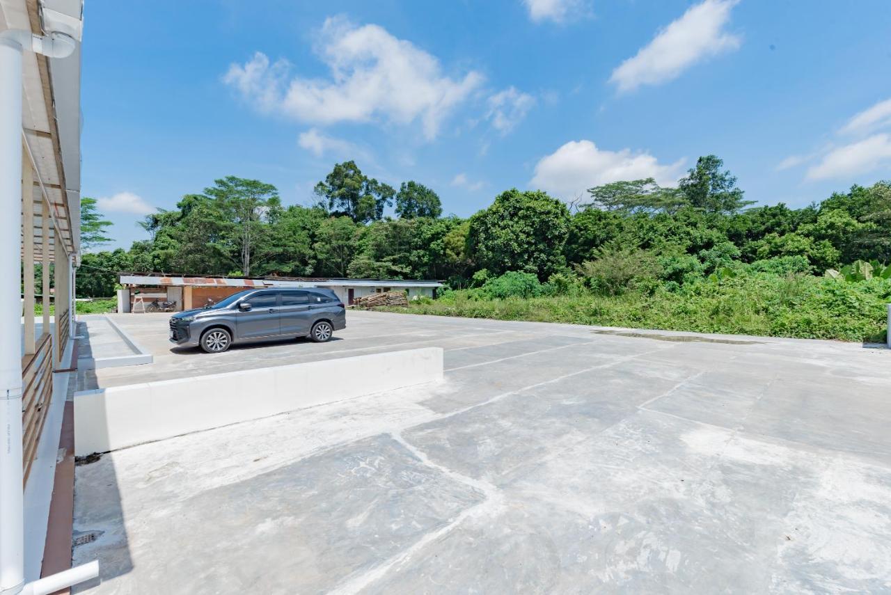 Sans Hotel Berau Square Tanjung Redep Esterno foto