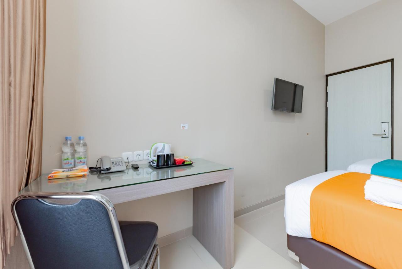 Sans Hotel Berau Square Tanjung Redep Esterno foto