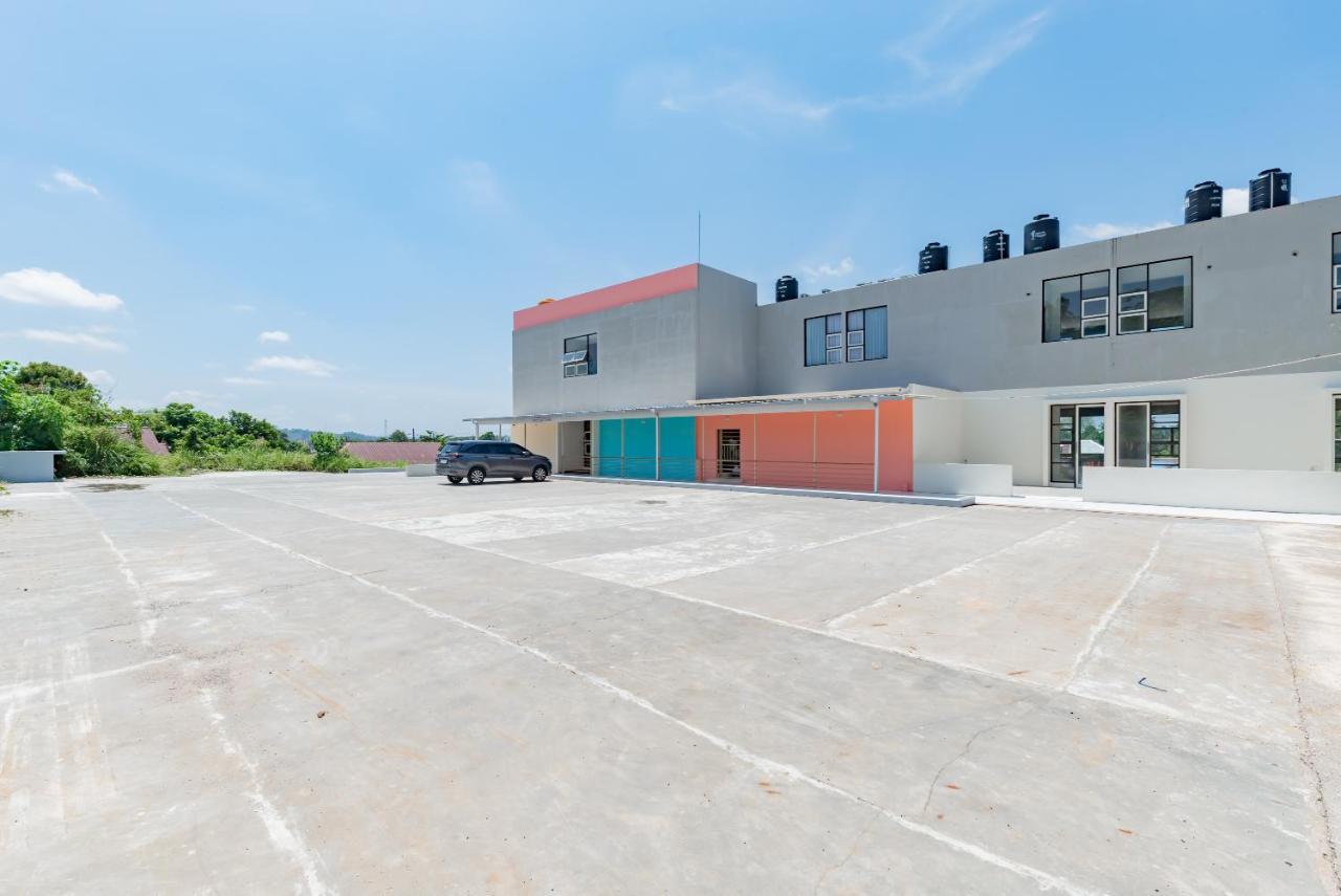 Sans Hotel Berau Square Tanjung Redep Esterno foto