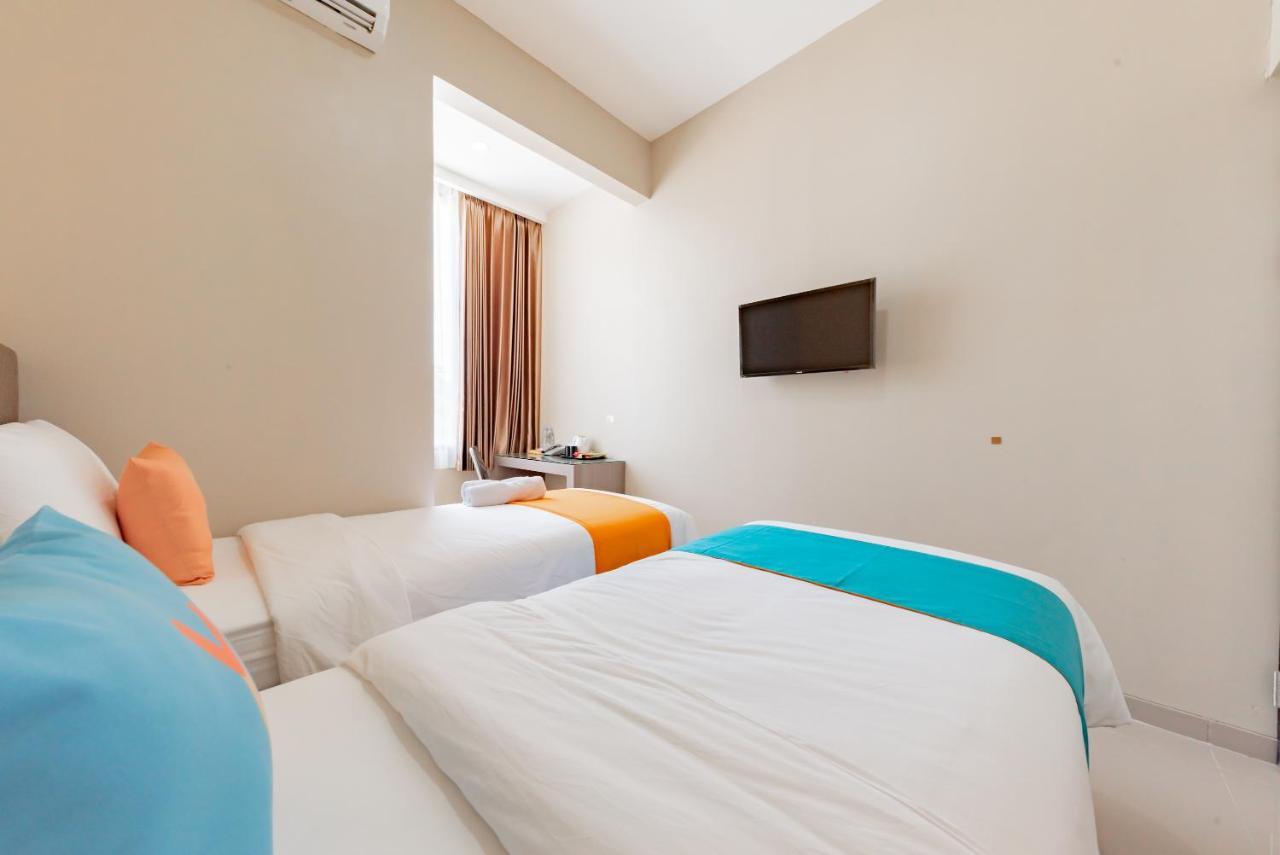 Sans Hotel Berau Square Tanjung Redep Esterno foto