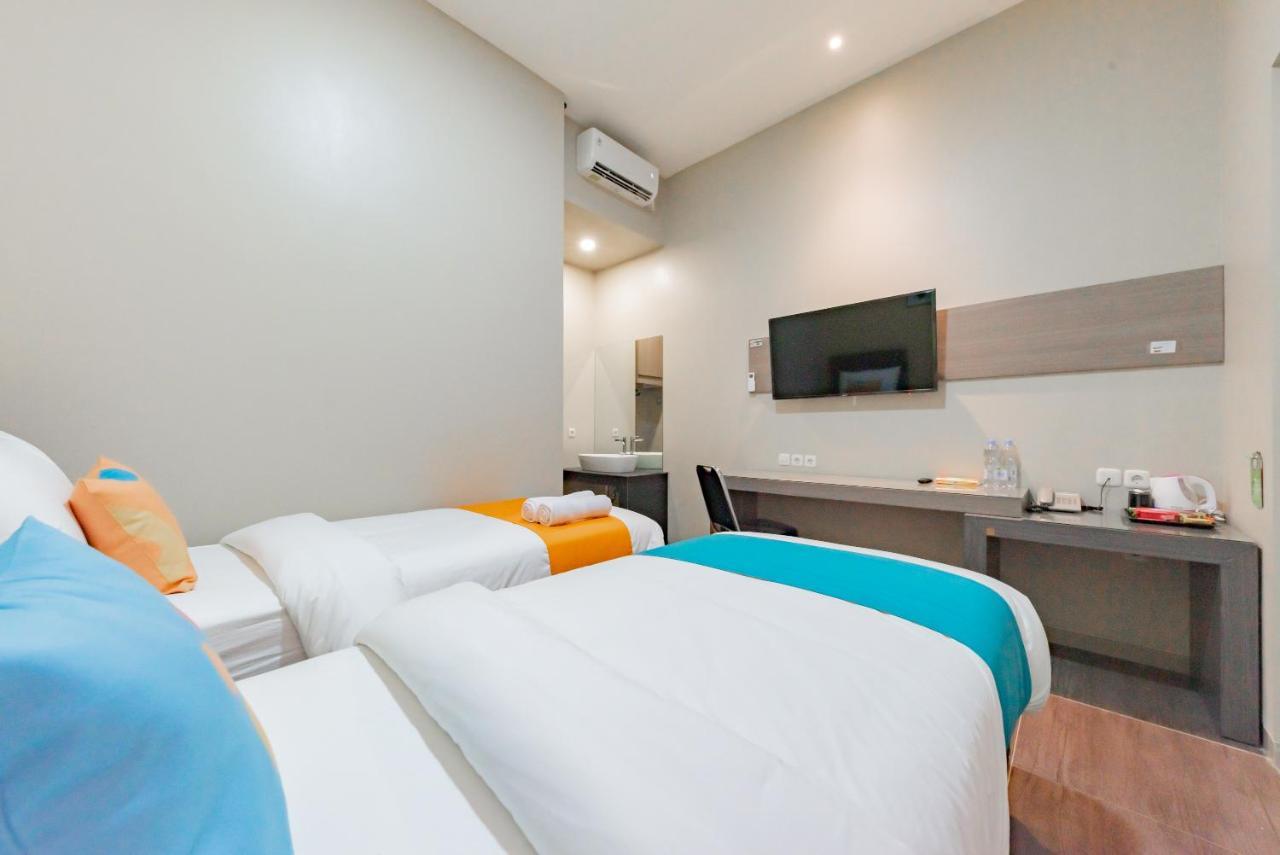 Sans Hotel Berau Square Tanjung Redep Esterno foto