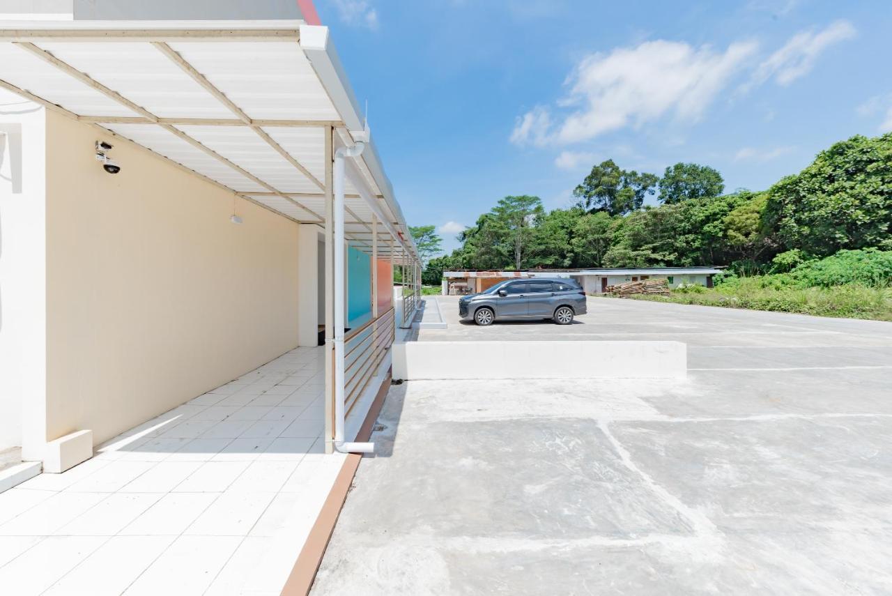 Sans Hotel Berau Square Tanjung Redep Esterno foto